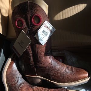 Ariat Heritage Roughstock Square Toe Western Boot